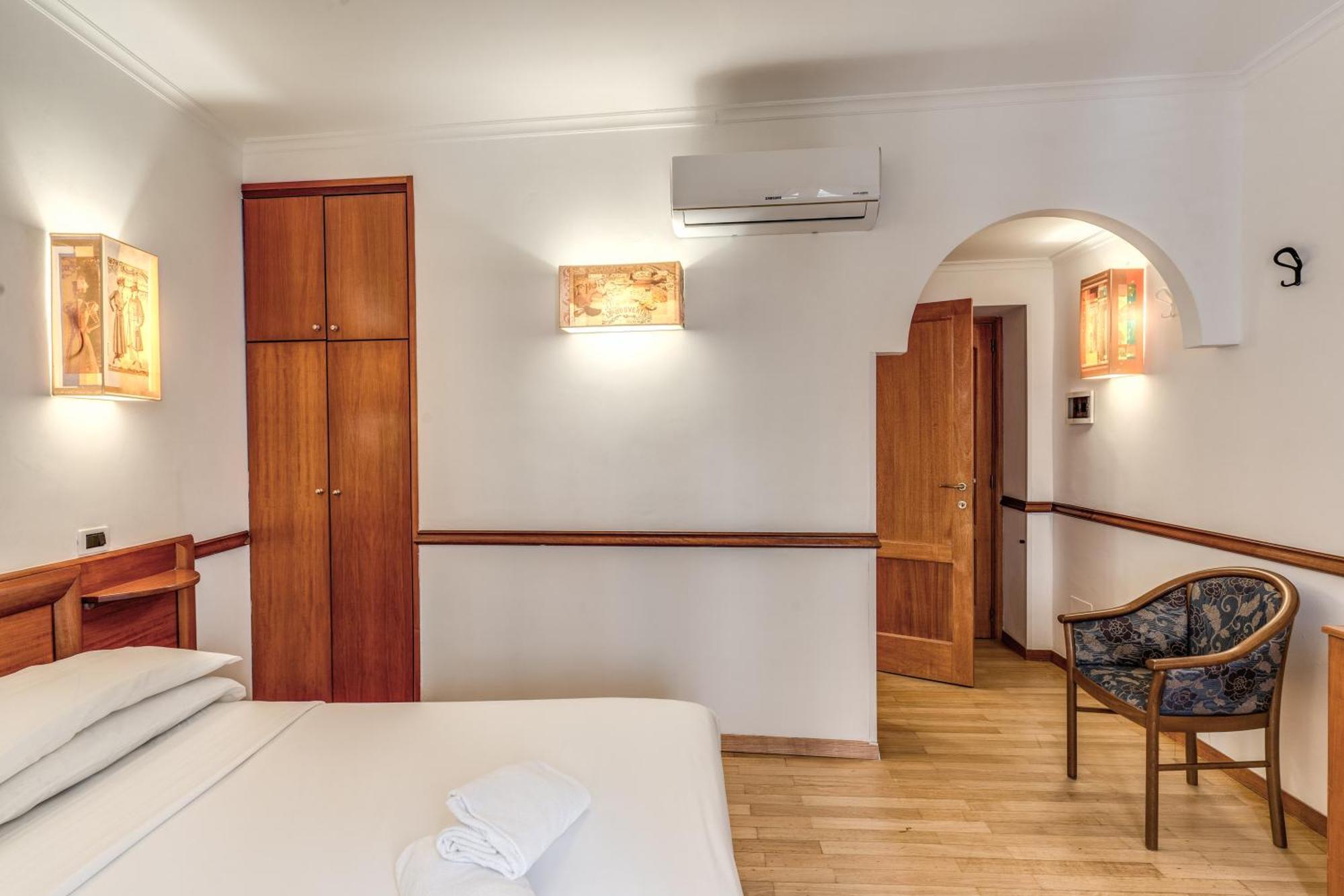 Hotel Santa Prassede Rome Buitenkant foto